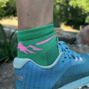 modèle socquette verte et rose pour le trail running
