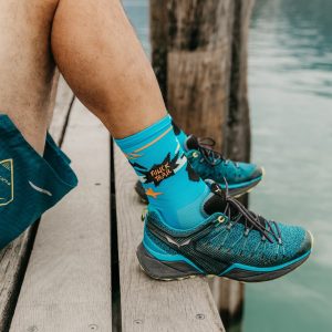 sportif portant chaussettes sport les raymondes modèle funck trail pour le running la rando respirantes techniques