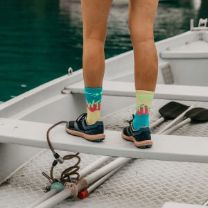 sportive avec des chaussettes de trail run techniques wtf rose